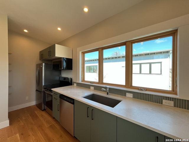 Image 13 of 40 For 1107 Cherry St. S