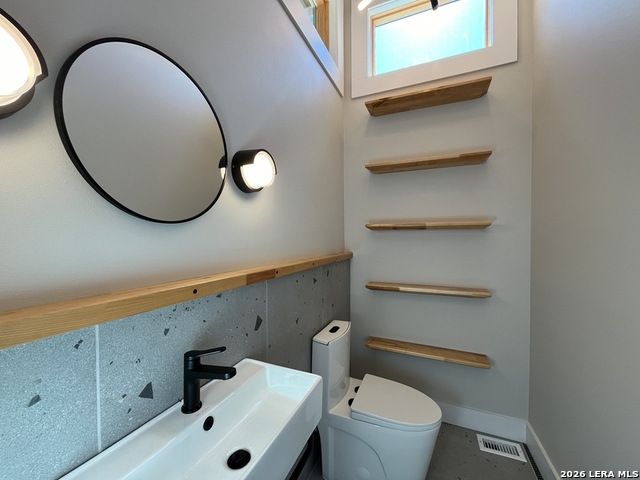 Image 25 of 40 For 1107 Cherry St. S