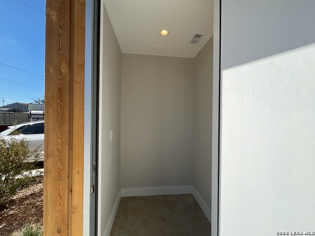 Image 30 of 40 For 1107 Cherry St. S