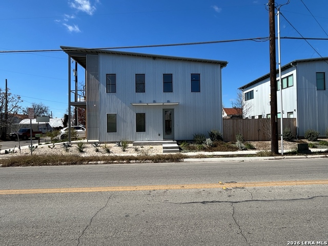 Image 32 of 40 For 1107 Cherry St. S