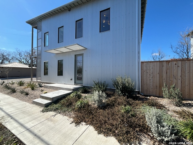 Image 33 of 40 For 1107 Cherry St. S