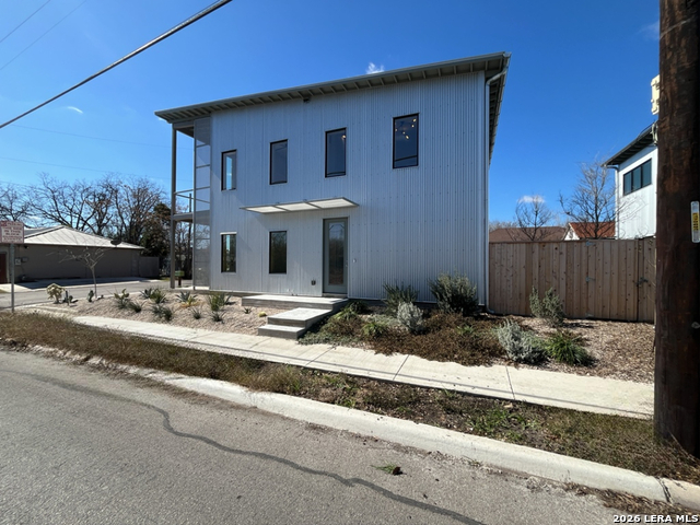 Image 35 of 40 For 1107 Cherry St. S