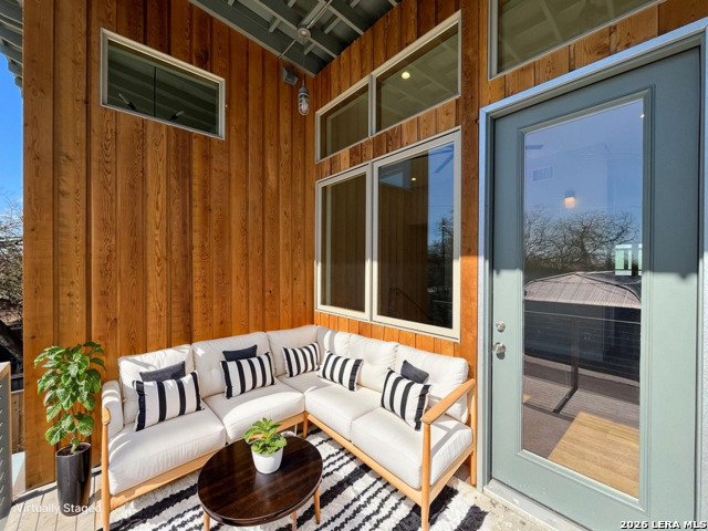 Image 4 of 40 For 1107 Cherry St. S