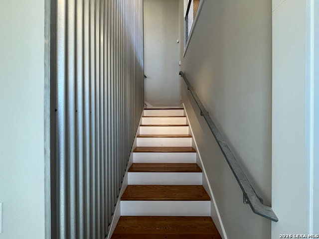 Image 8 of 40 For 1107 Cherry St. S