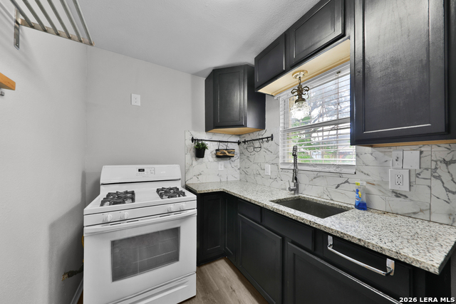 Image 10 of 22 For 106 Waugh  