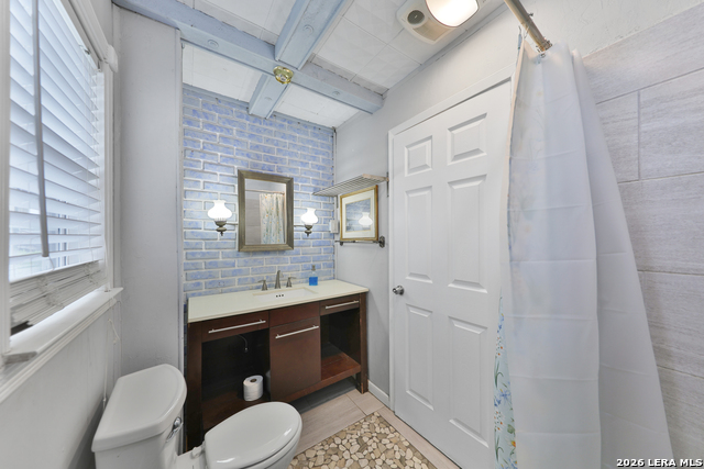 Image 17 of 22 For 106 Waugh  