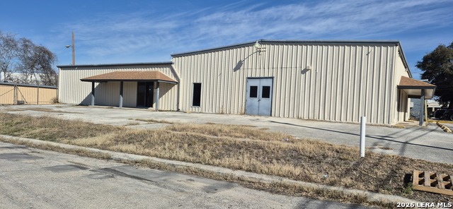 Listing photo id 0 for 7101 Eckhert Rd