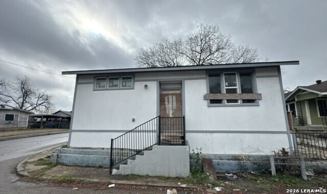 Details for 2402 Martin St W, San Antonio, TX 78207