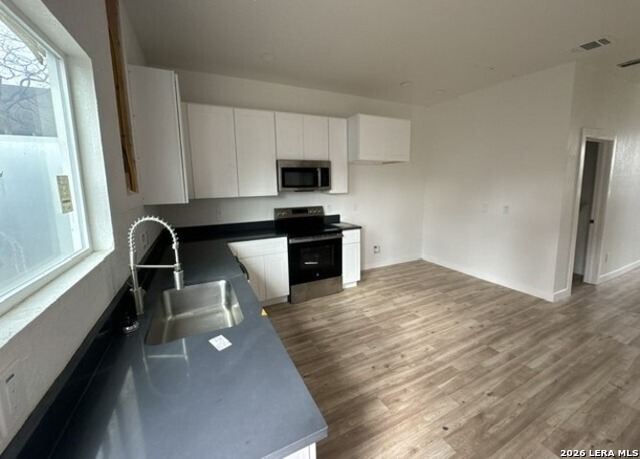 Image 3 of 9 For 2402 Martin St W