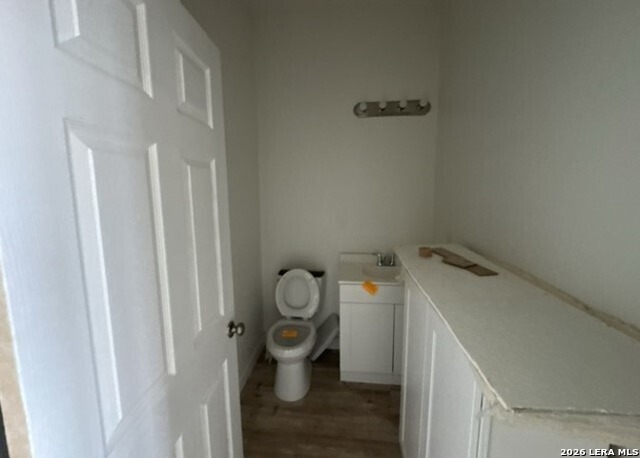 Image 5 of 9 For 2402 Martin St W