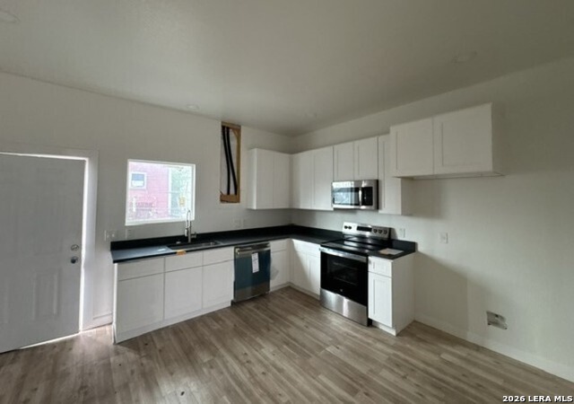 Image 8 of 9 For 2402 Martin St W