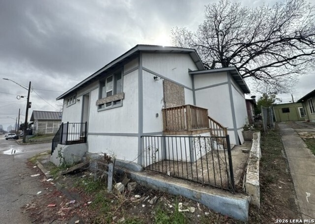 Image 9 of 9 For 2402 Martin St W