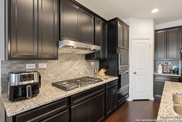 Image 16 of 37 For 27223 Volcano Dr.