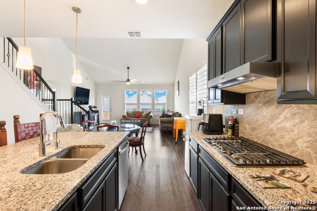 Image 18 of 37 For 27223 Volcano Dr.