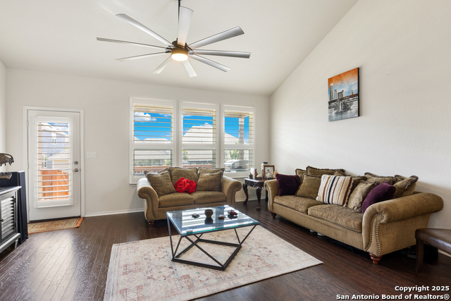 Image 21 of 37 For 27223 Volcano Dr.