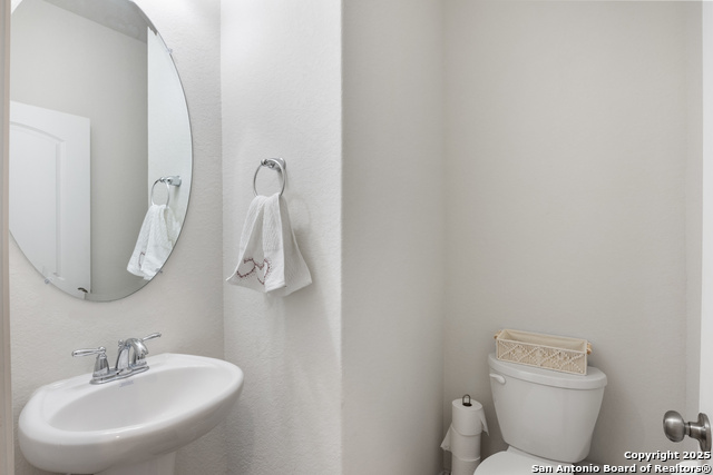 Image 30 of 37 For 27223 Volcano Dr.