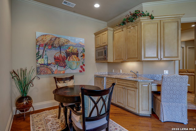 Listing photo id 42 for 227 Augusta  