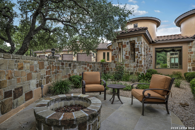 Listing photo id 3 for 227 Augusta  