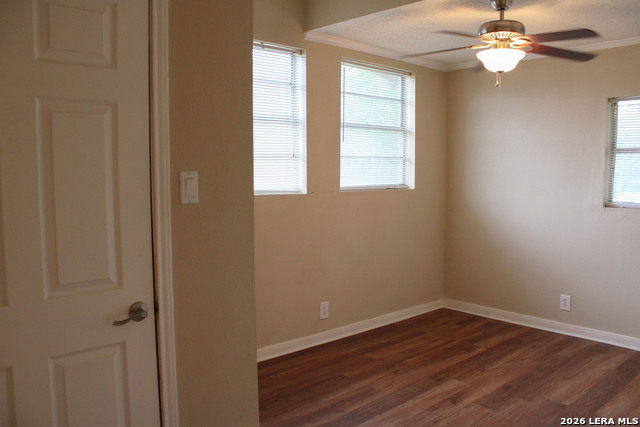 Image 15 of 19 For 3901 New Braunfels N