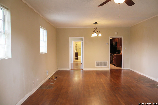 Image 4 of 19 For 3901 New Braunfels N