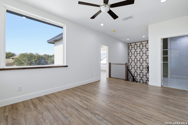 Image 22 of 29 For 19402 Easy Oak