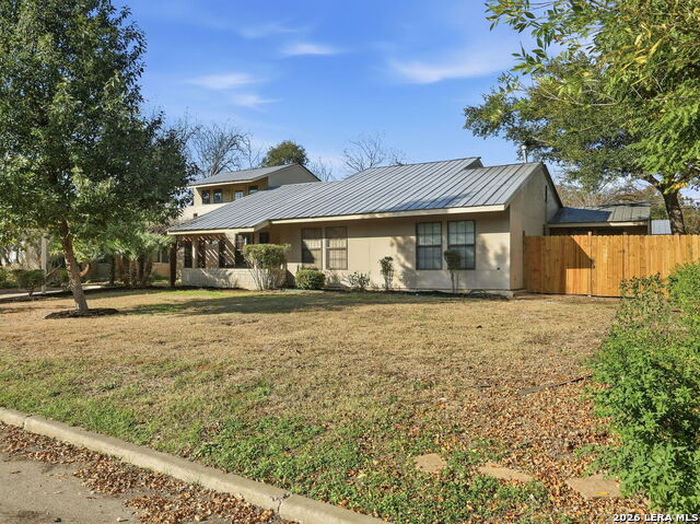 Image 2 of 50 For 543 Robinhood