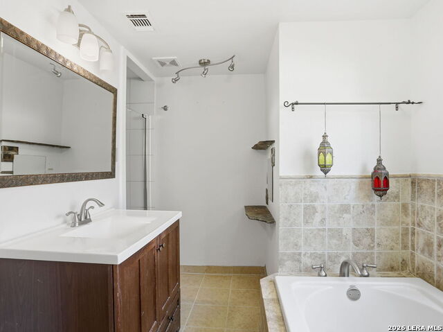 Image 30 of 50 For 543 Robinhood