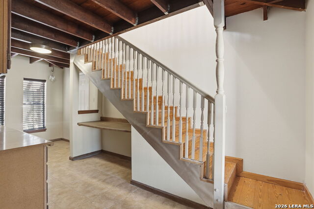 Image 33 of 50 For 543 Robinhood