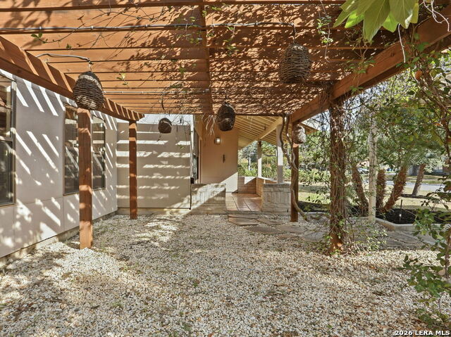 Image 4 of 50 For 543 Robinhood