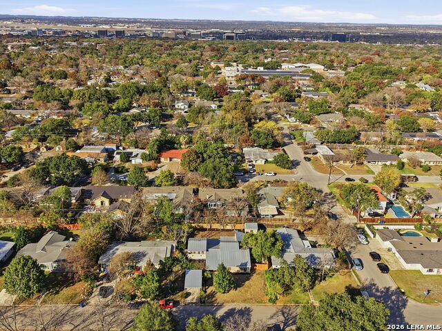 Image 45 of 50 For 543 Robinhood