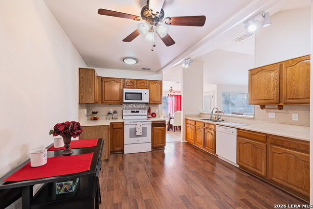 Listing photo id 7 for 9630 Wildwood Rdg