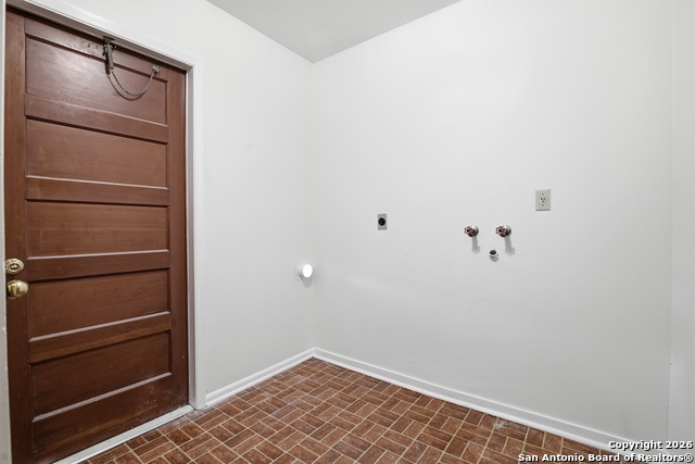 Image 13 of 18 For 9366 Schaefer Rd