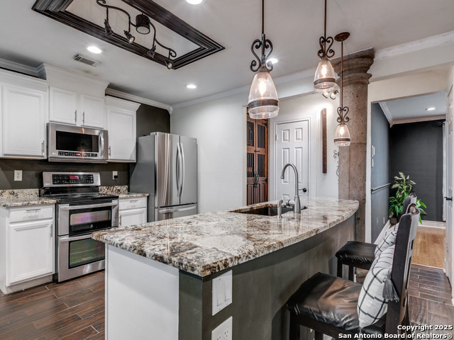 Image 10 of 27 For 2047 Ellison