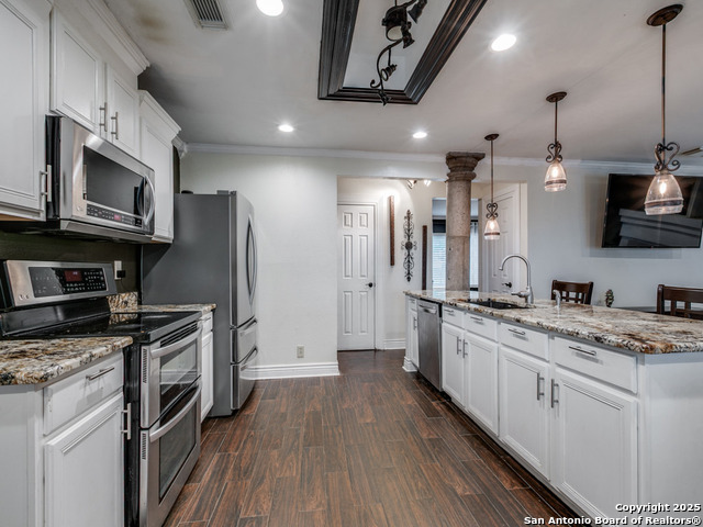 Image 11 of 27 For 2047 Ellison