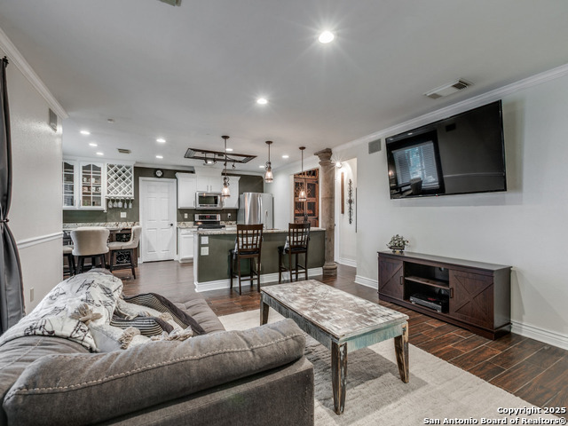 Image 7 of 27 For 2047 Ellison