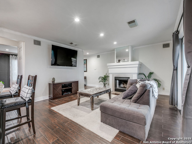 Image 8 of 27 For 2047 Ellison