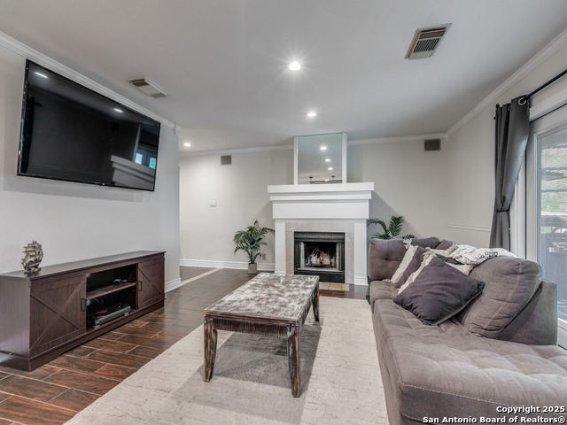 Image 9 of 27 For 2047 Ellison