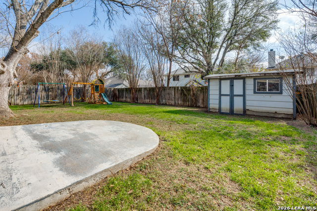 Image 24 of 25 For 1017 Silvertree