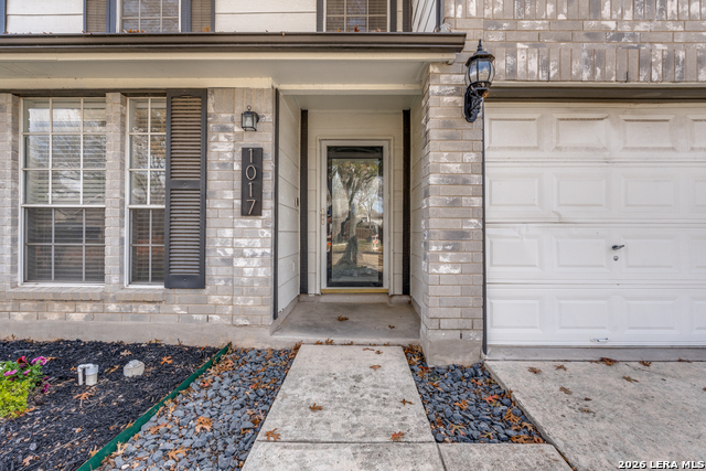 Image 3 of 25 For 1017 Silvertree