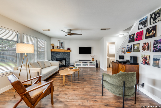 Image 6 of 25 For 1017 Silvertree