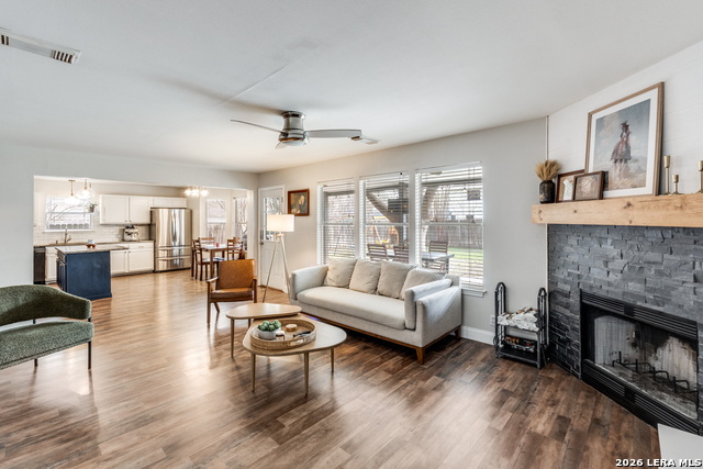 Image 7 of 25 For 1017 Silvertree