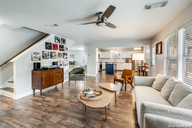 Image 8 of 25 For 1017 Silvertree