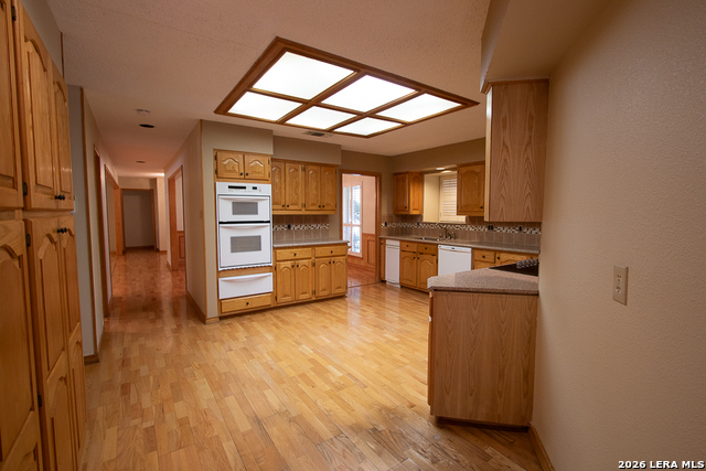 Image 10 of 31 For 8 Granburg Pl