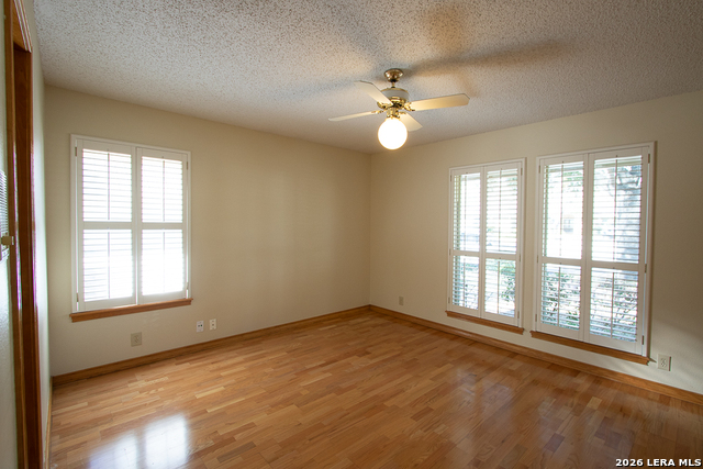 Image 19 of 31 For 8 Granburg Pl