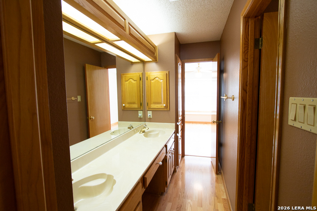 Image 20 of 31 For 8 Granburg Pl