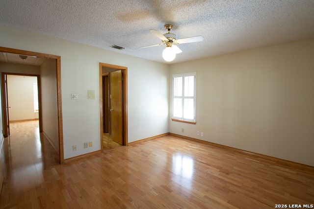 Image 21 of 31 For 8 Granburg Pl