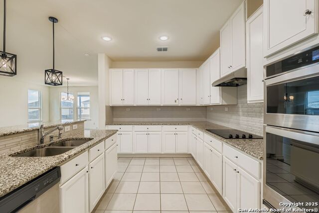 Image 11 of 26 For 15323 Danae Bend