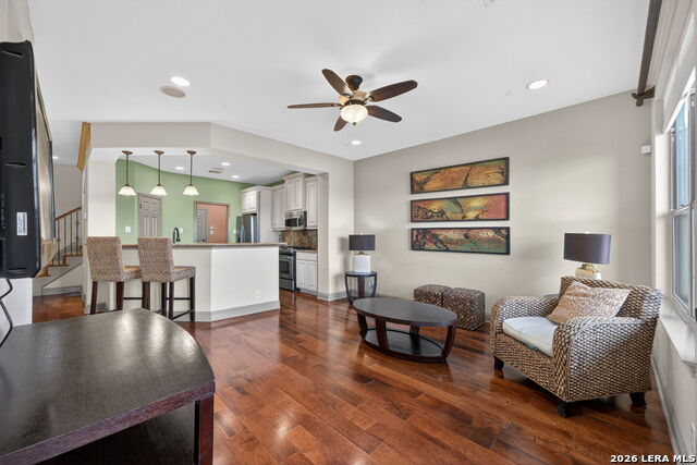 Image 10 of 38 For 8250 Cruiseship Bay  Unit 402