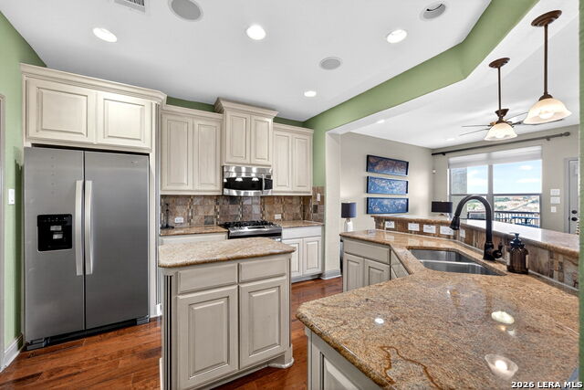 Image 14 of 38 For 8250 Cruiseship Bay  Unit 402