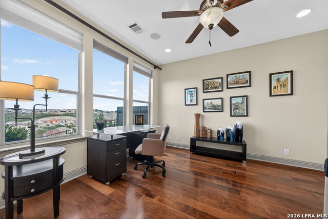 Image 16 of 38 For 8250 Cruiseship Bay  Unit 402